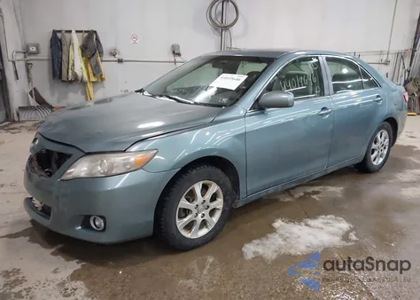 2010 Toyota Camry Le z USA, uszkodzony, nr VIN 4T1BF3EK1AU535380